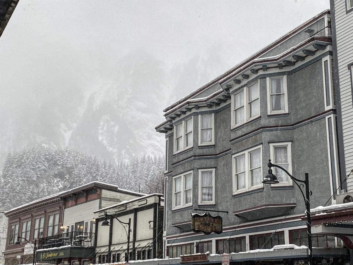 Hideout Lounge and Al's Alaskan Inn Motel — photo 24