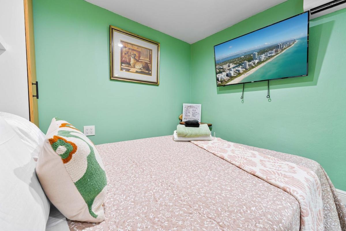 Luxury Miami Studio Next to Beach & Airport - 2