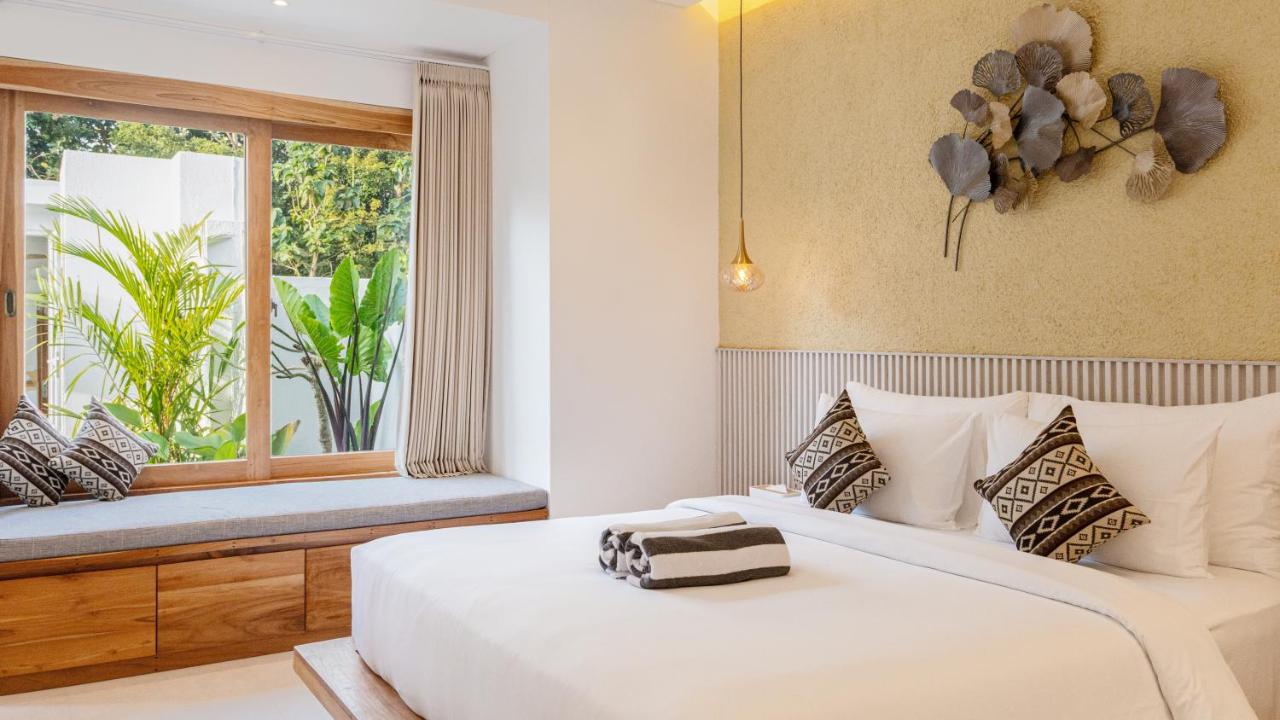 Kaylora Villa by Tanya Pink