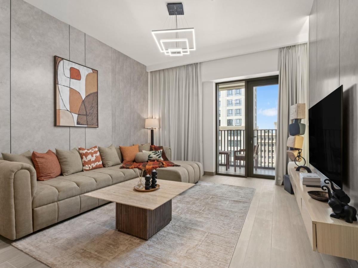 Radiant Luxe Retreat 1BR w Sofa Bed-Sleeps 4- in Lotus 3