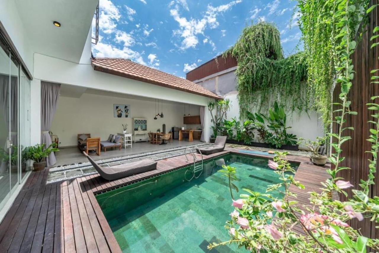 Modern Tropical 2BR Villa in Seminyak Kuta with Pool & Garden
