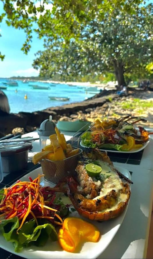 A minute's walk from the sea - 4