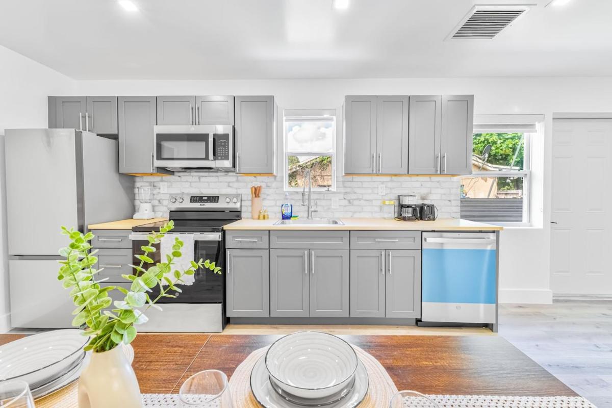 Modern Miami Home minutes to Wynwood & Downtown - 4