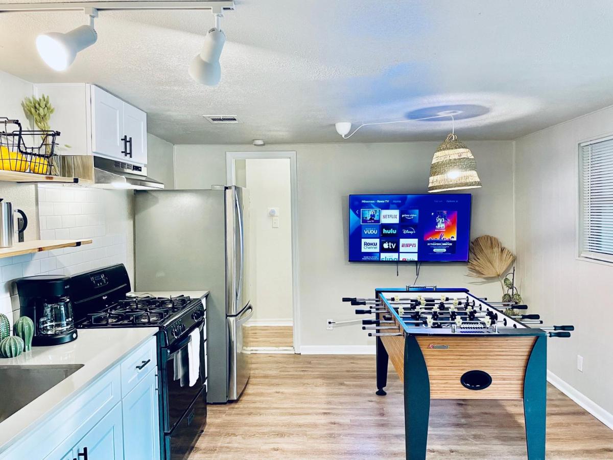 10 Beds, 2 Homes, Hot - Tub Near Downtown! - 2