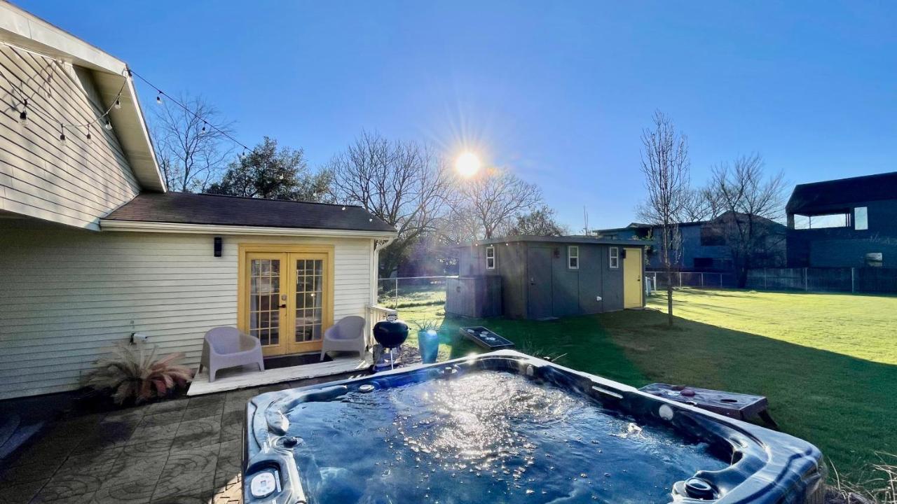 10 Beds, 2 Homes, Hot - Tub Near Downtown! - 4