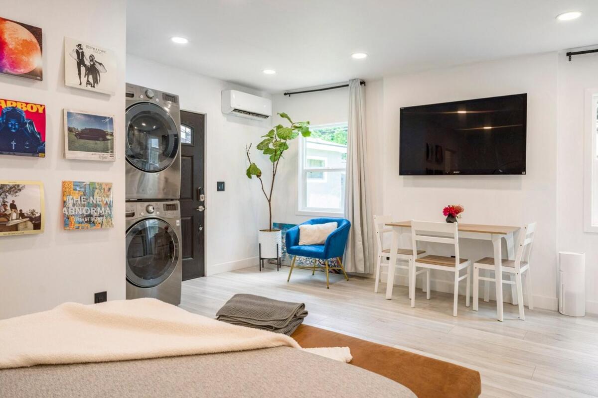 Cute Studio with AC and Backyard - 5