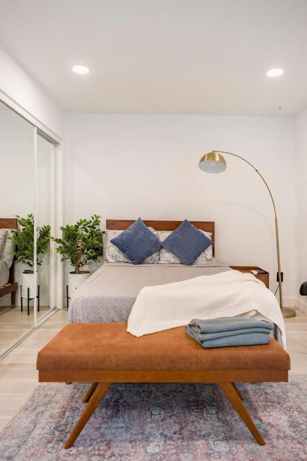 Cute Studio with AC and Backyard - 2