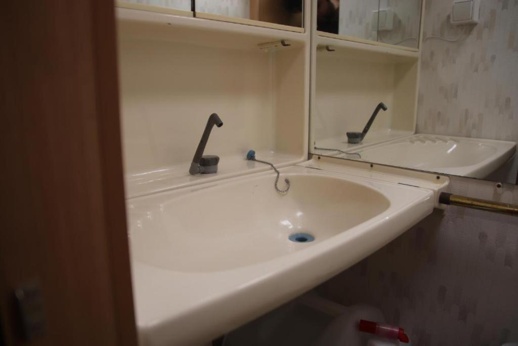 Full Service Caravan 2 - 3