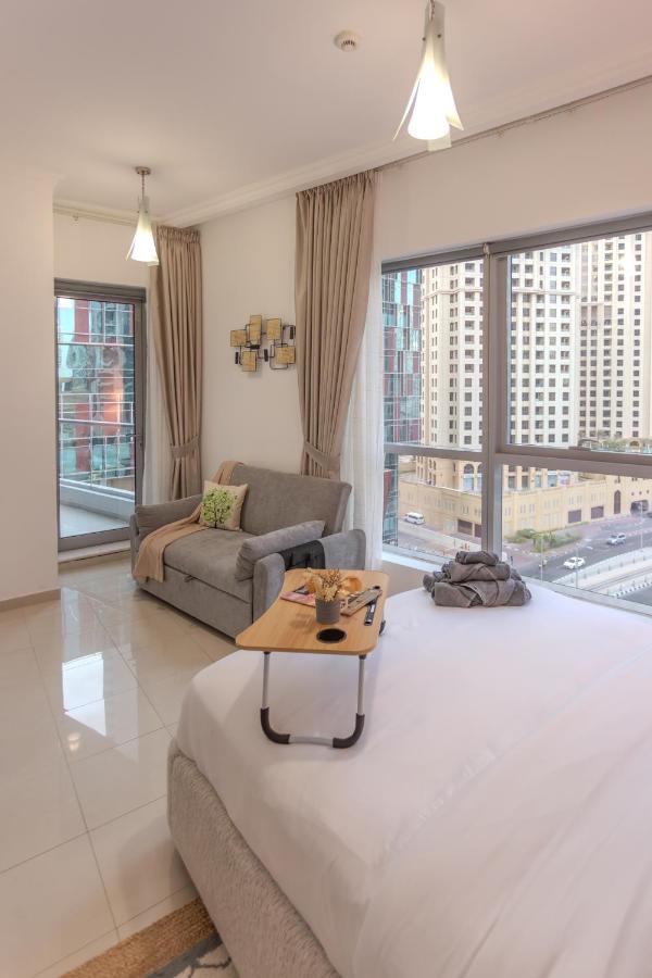 Stylish Studio Apartment with a Balcony Offering Sophistication, Spectacular Views & Beachside Living! - 2