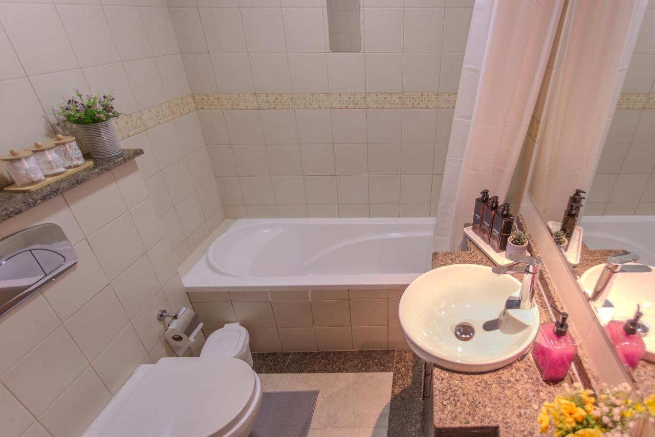 Stylish Studio Apartment with a Balcony Offering Sophistication, Spectacular Views & Beachside Living! - 3