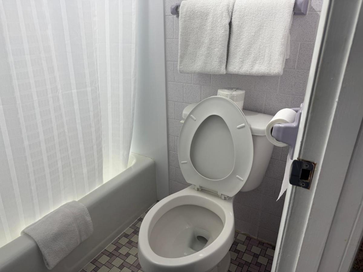 Budget Inn — photo 20