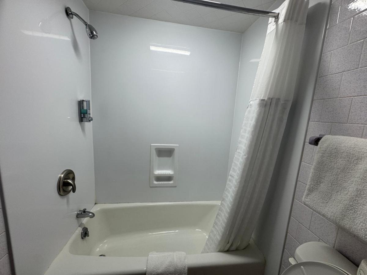 Budget Inn — photo 19