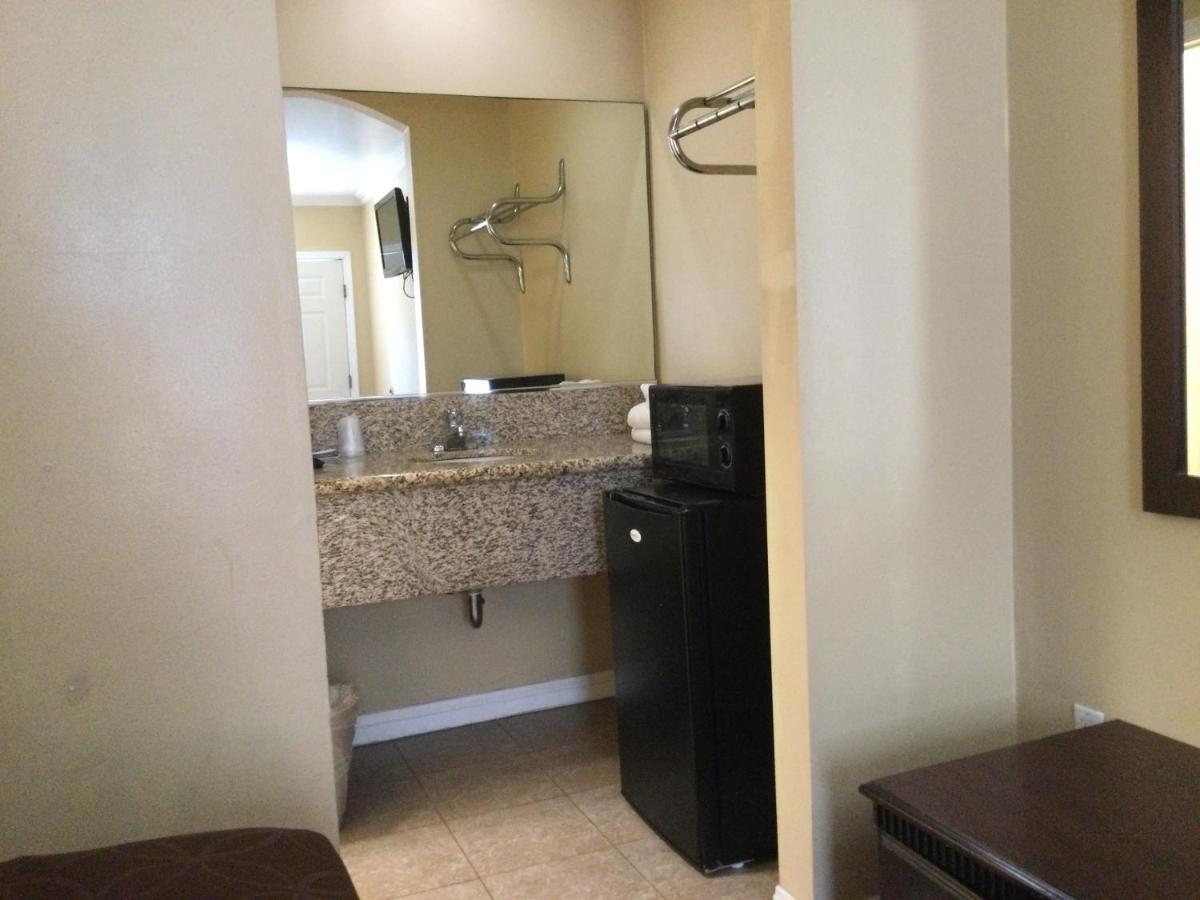 Carlton Motor Lodge - 3