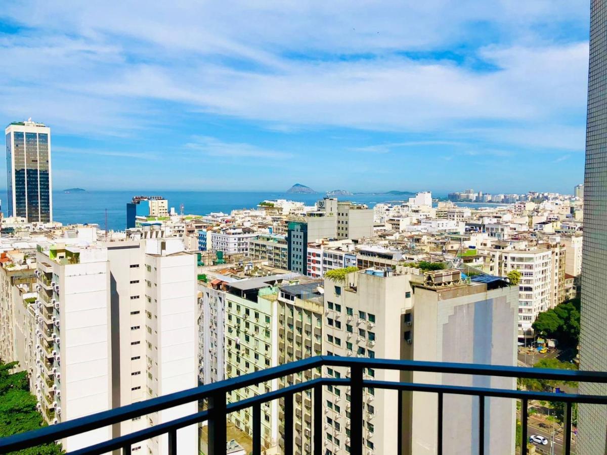 A pé para o mar, piscina e o melhor custo benefício no Leme