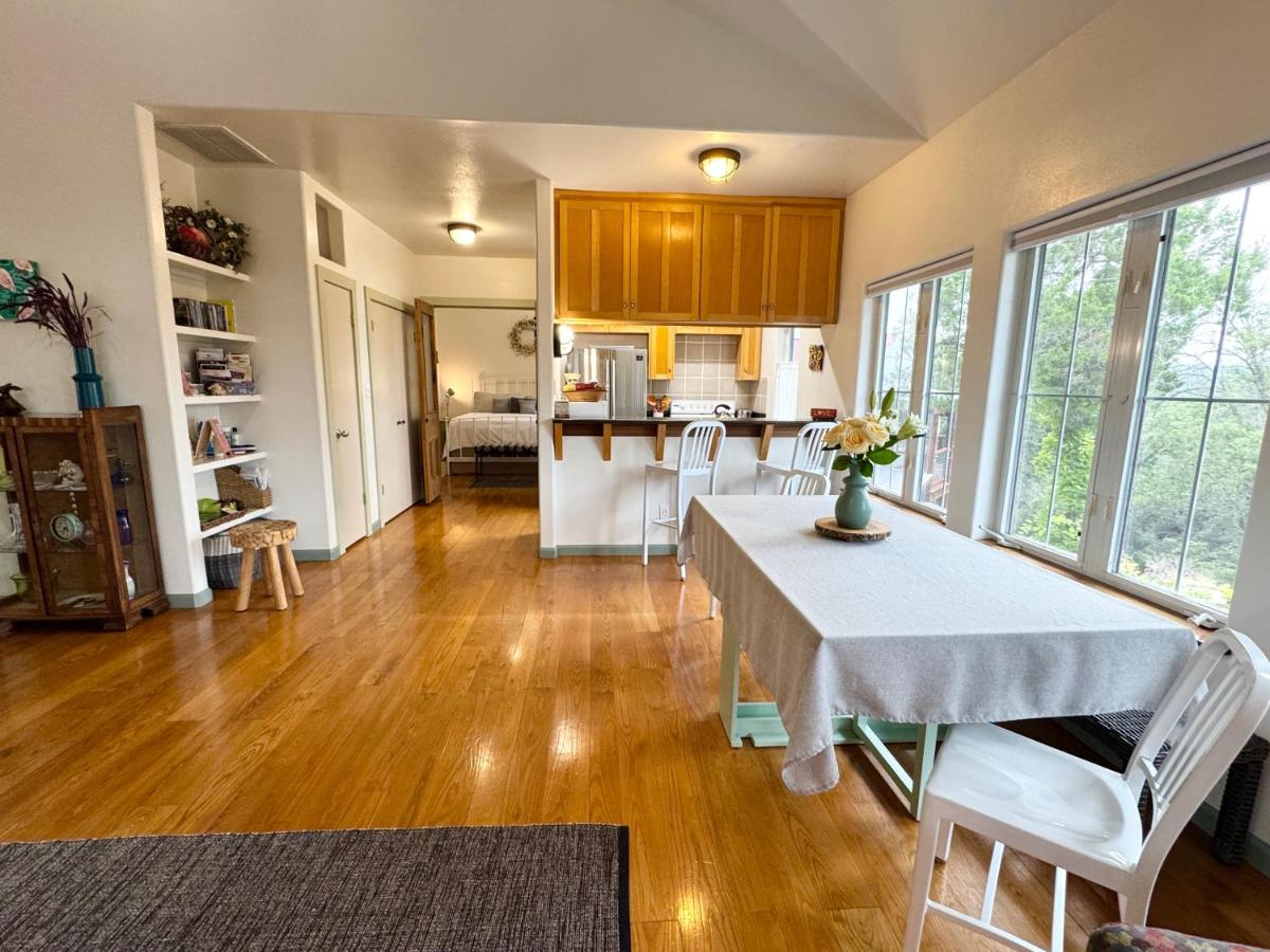 The Rivery Retreat, Choose from Luxury Guesthouse Cabin OR Poolside Suite in Lake Austin Hill Country - 3