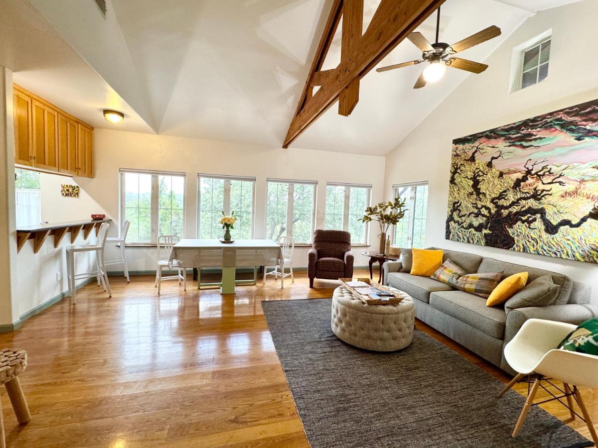 The Rivery Retreat, Choose from Luxury Guesthouse Cabin OR Poolside Suite in Lake Austin Hill Country - 5