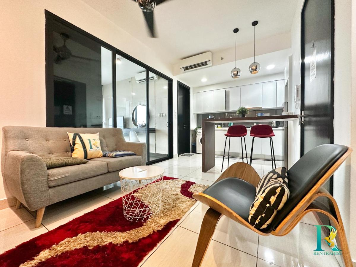 Almas Suites by RR JBcity - 3