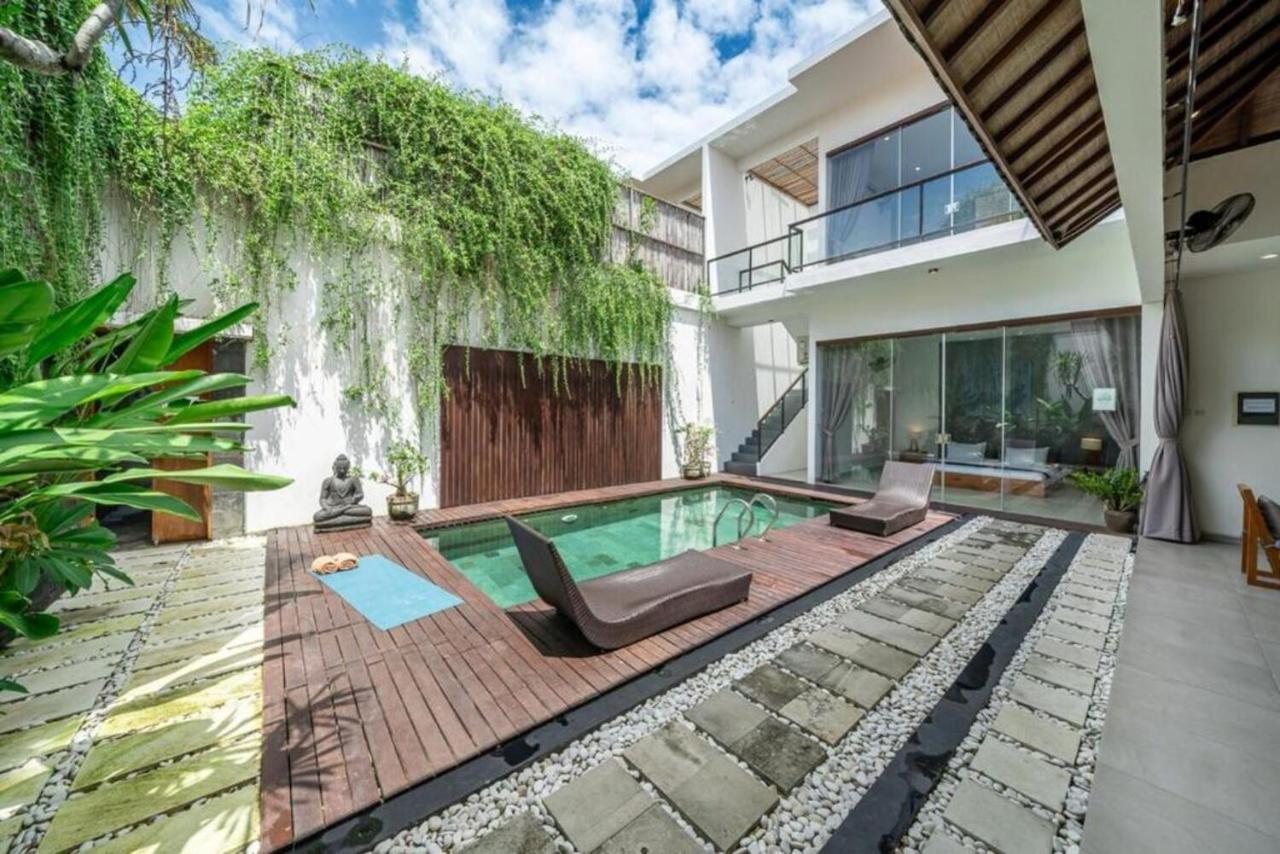 Modern Tropical 2BR Villa in Seminyak Kuta with Pool & Garden - 4