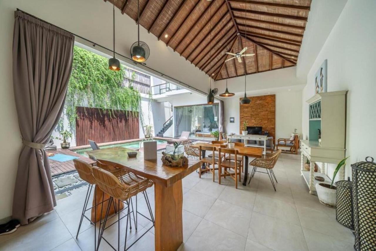 Modern Tropical 2BR Villa in Seminyak Kuta with Pool & Garden - 5