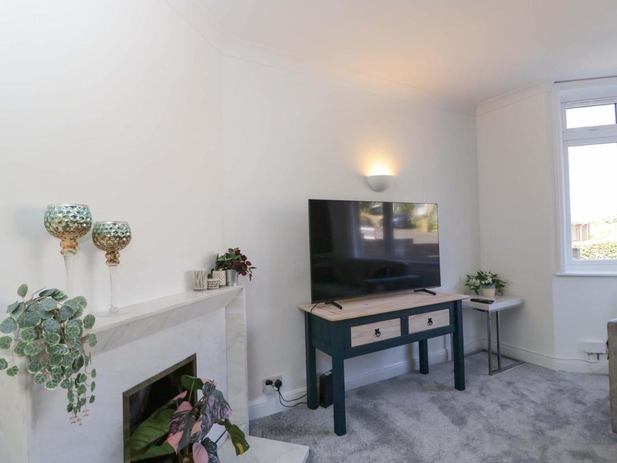 6 Newbridge Gardens - 4