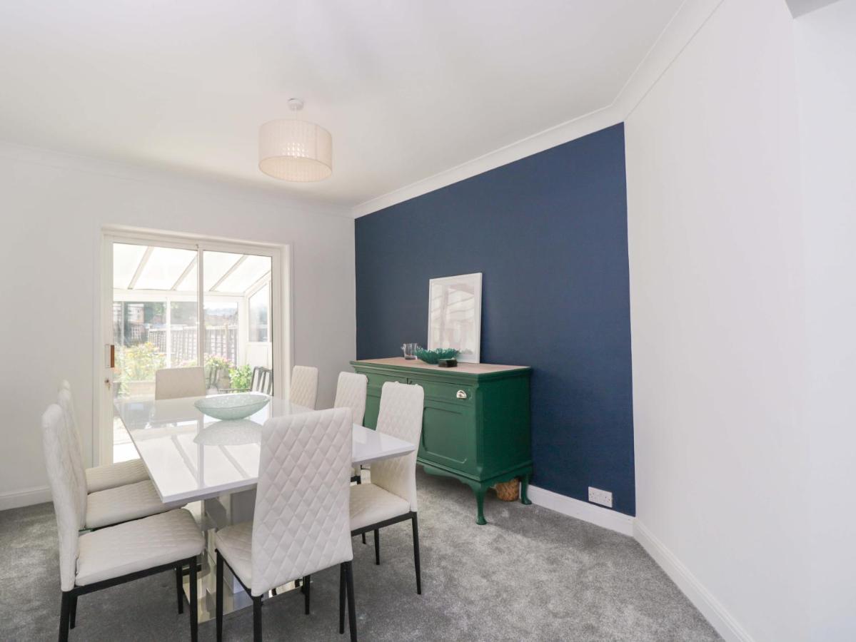 6 Newbridge Gardens - 5