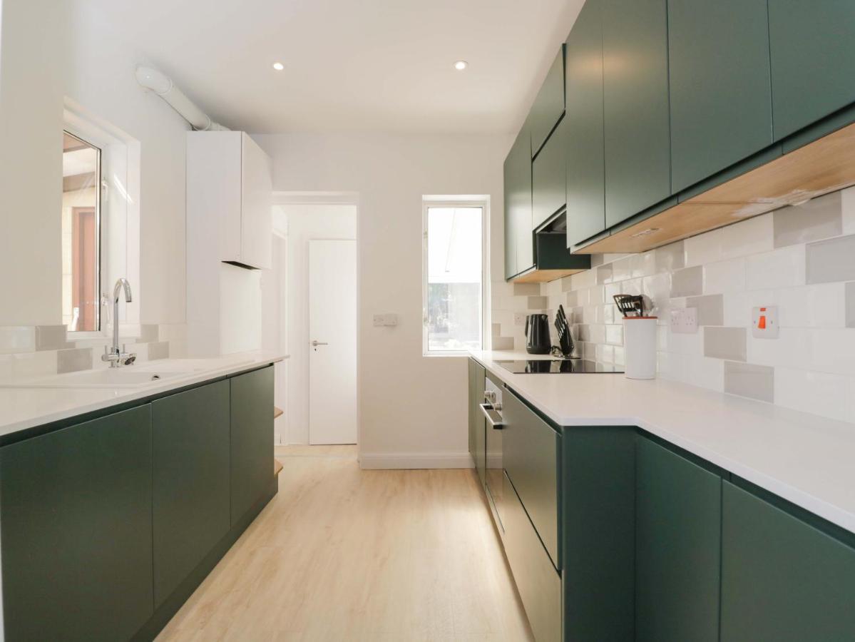 6 Newbridge Gardens - 3