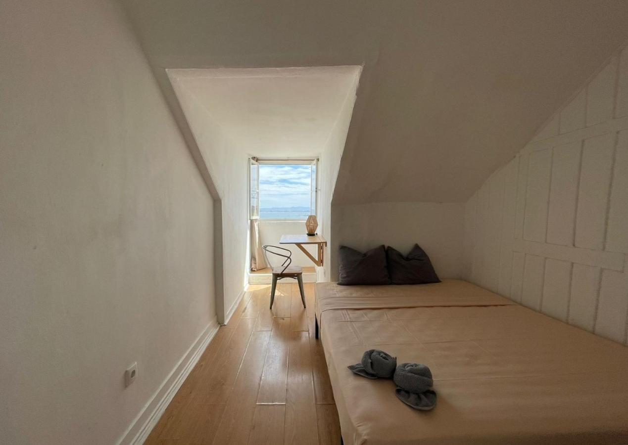 Santos Apartment in Central Lisbon with River View