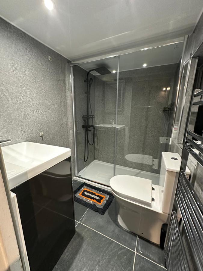 London 2 bedroom Westminster borough apartment with Skysports and Netflix - 3