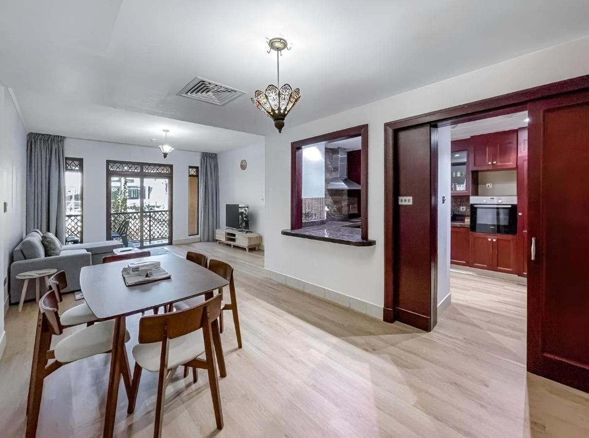 5 Star Burj Khalifa View Spacious 2BR Next to Dubai Mall - 4