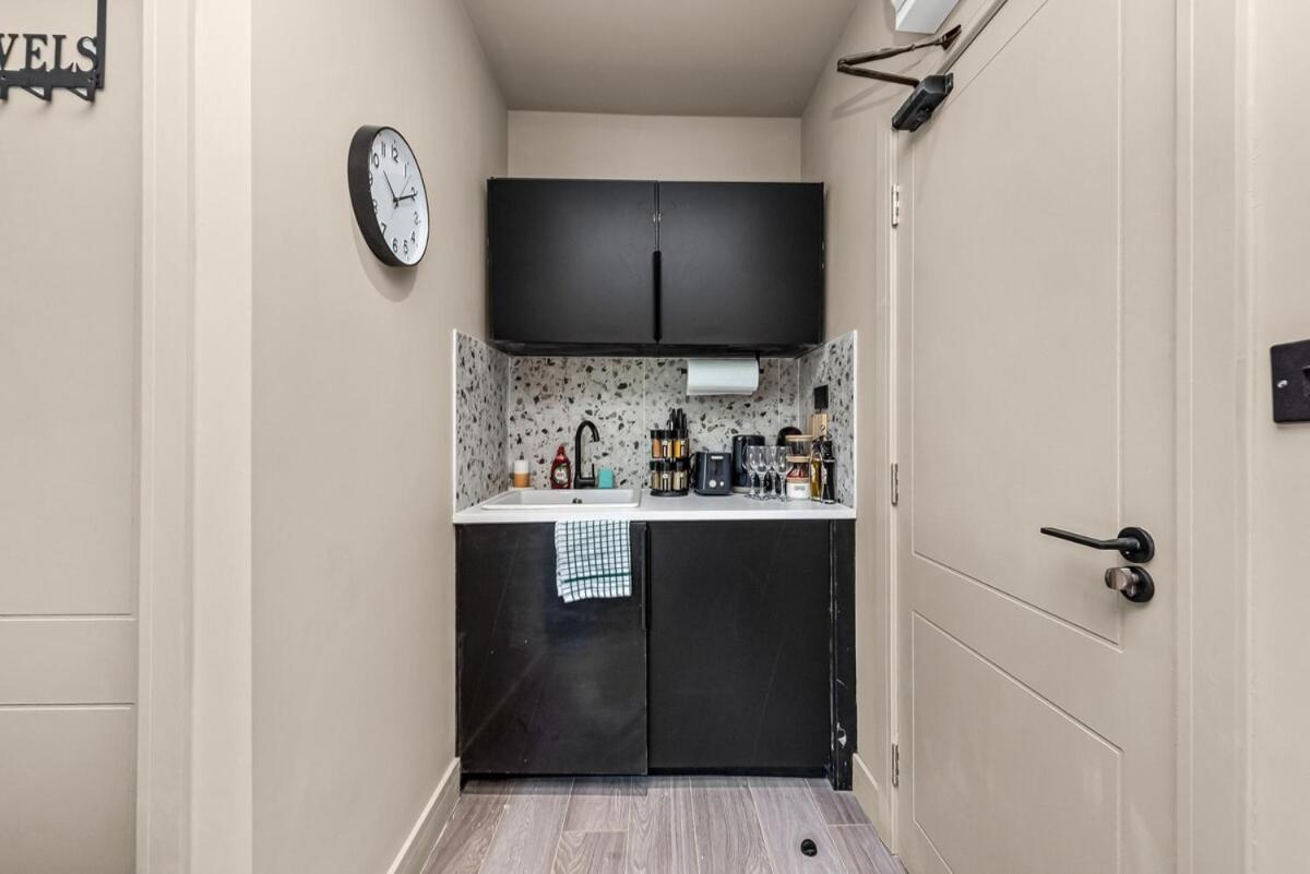 Consort 3A- 4 | Stylish Compact Studio with Kitchennette and Full Communal Kitchen - 4