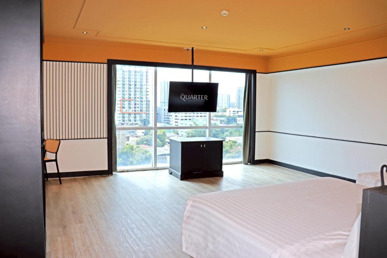 The Quarter Saphankhwai by UHG - 2