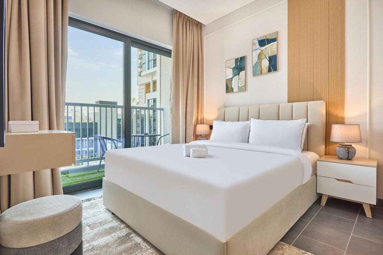 STAY BY LATINEM Luxury 1BR Holiday Home CB 0902 Near Burj Khalifa - 2