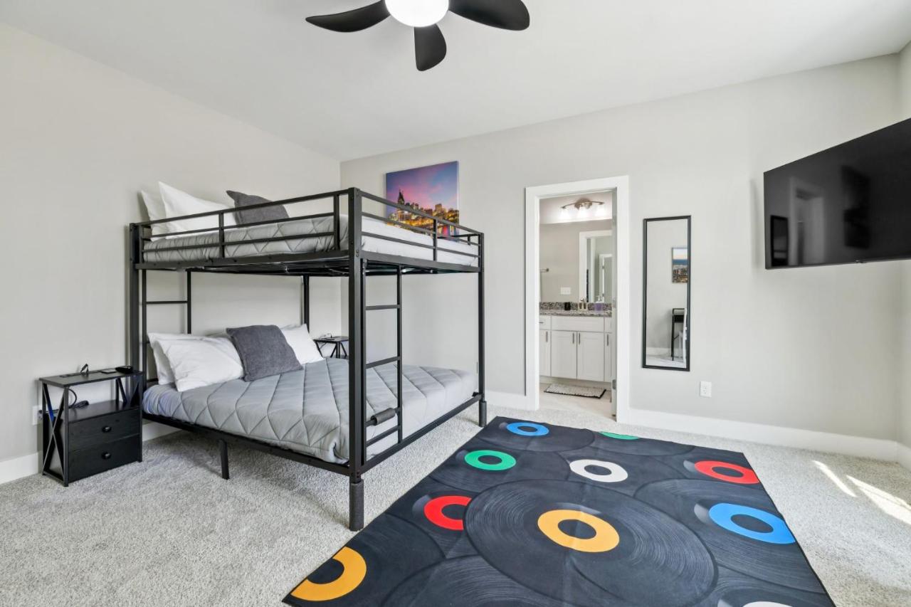 Friends in Skyline Places Luxurious Brand New Build, Great for Groups, 10 min to Downtown Nash - 3