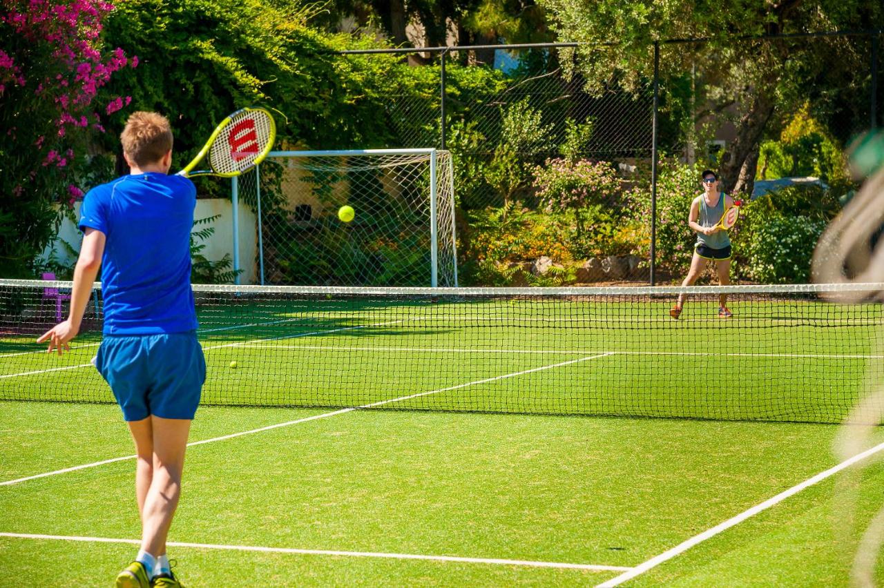 Tennis court: Sirios Village Hotel & Bungalows - All Inclusive