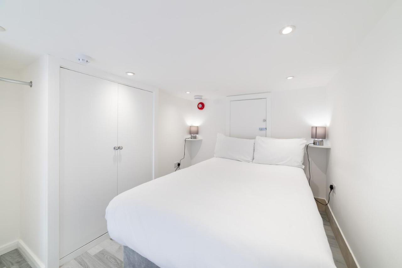 STUDIO BY HYDE PARK - 2