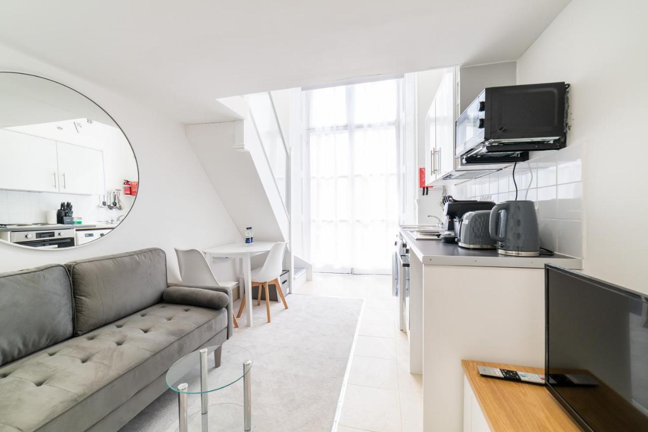 STUDIO BY HYDE PARK - 4