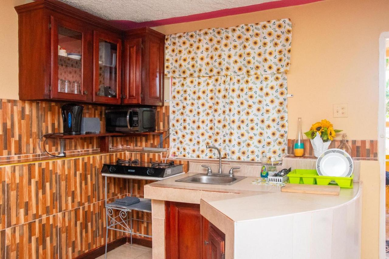 Cindy's Garden Stay - 2