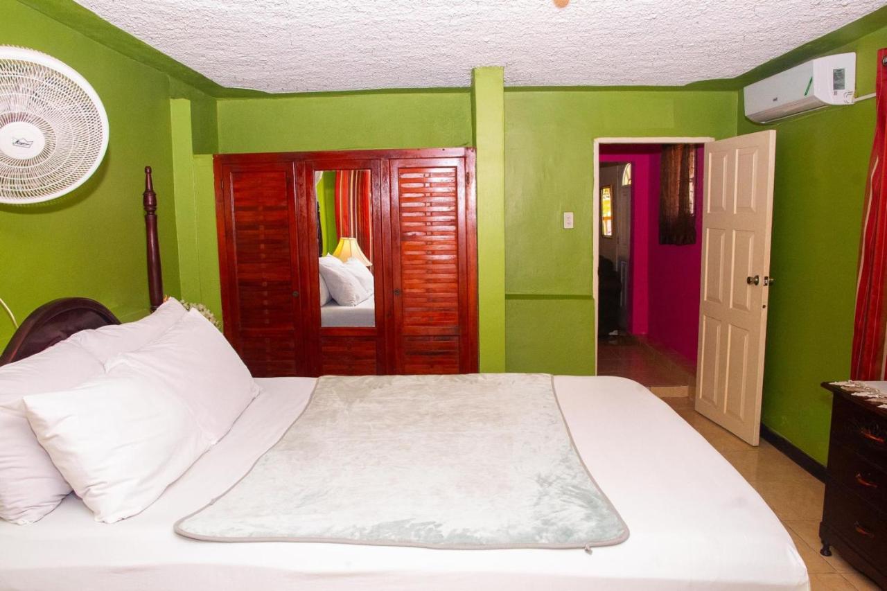 Cindy's Garden Stay - 3