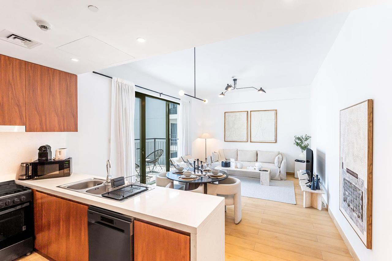 Escape24 Luxury 2BR Sea View with Beach Access in La Mer - 5