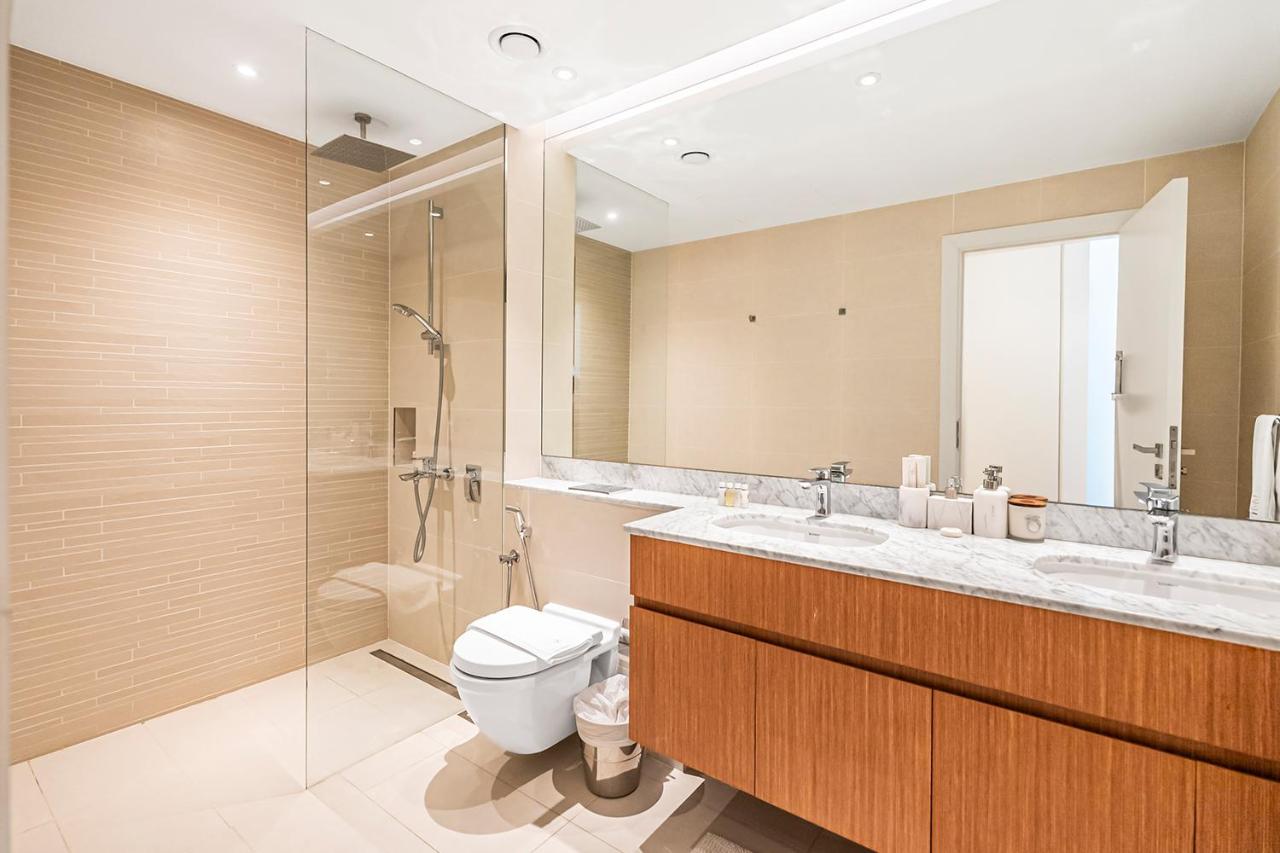 Escape24 Luxury 2BR Sea View with Beach Access in La Mer - 3