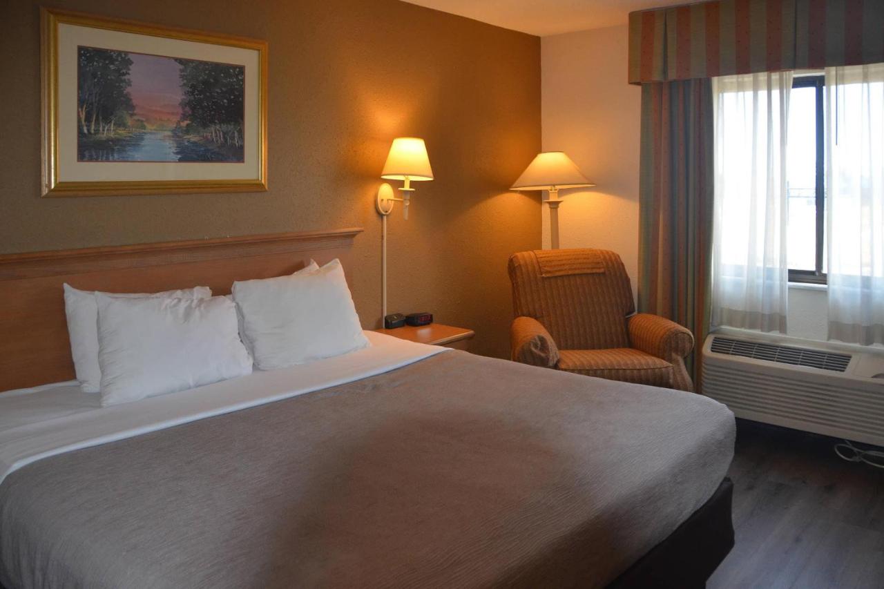 Travel Inn Perrysburg — photo 11