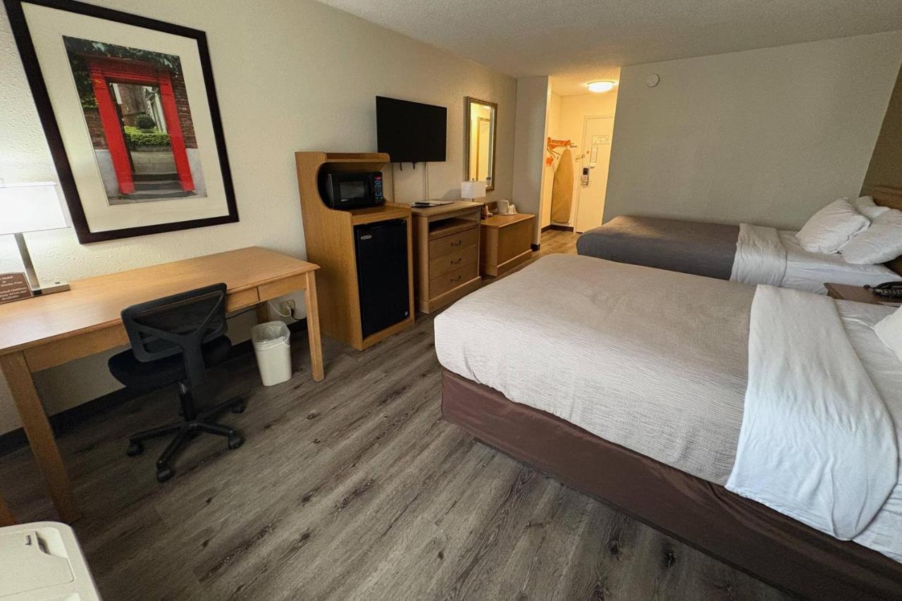 Travel Inn Perrysburg — photo 16