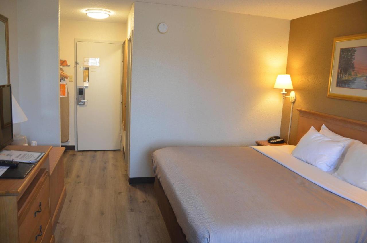 Travel Inn Perrysburg — photo 17