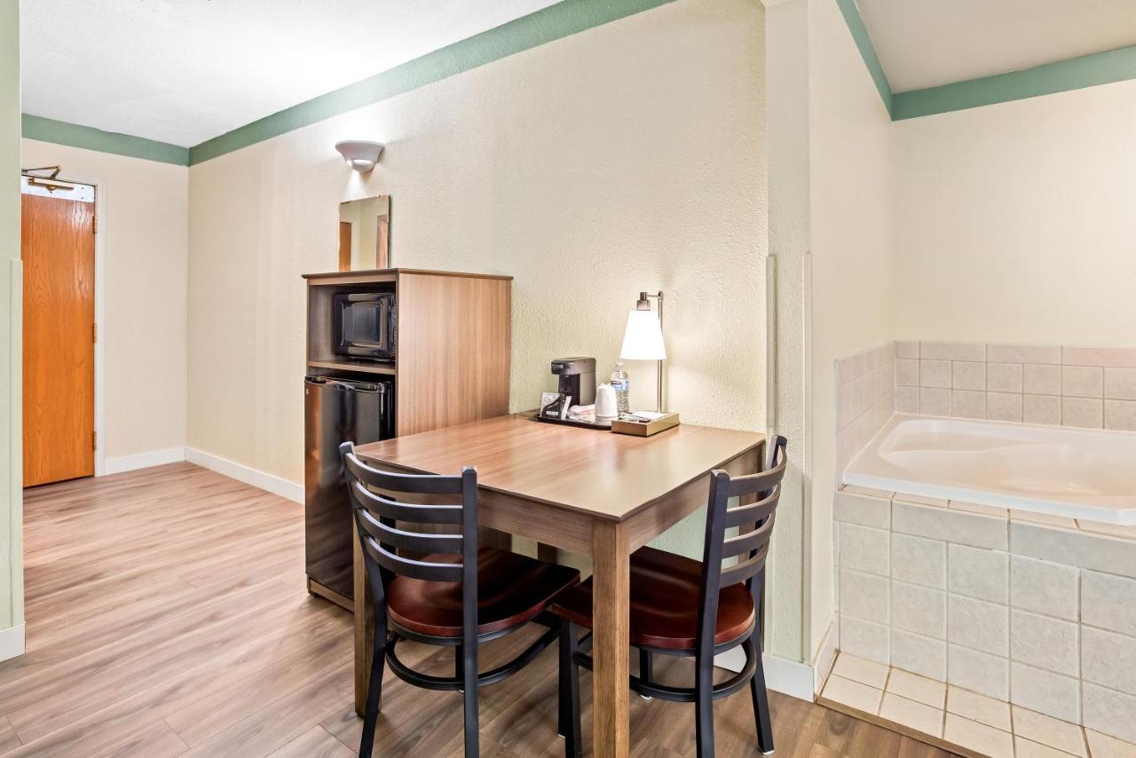 Guest Inn Longview — photo 21