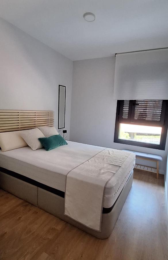 Modern Apt - Rooftop Pool Parking & Beach - 3