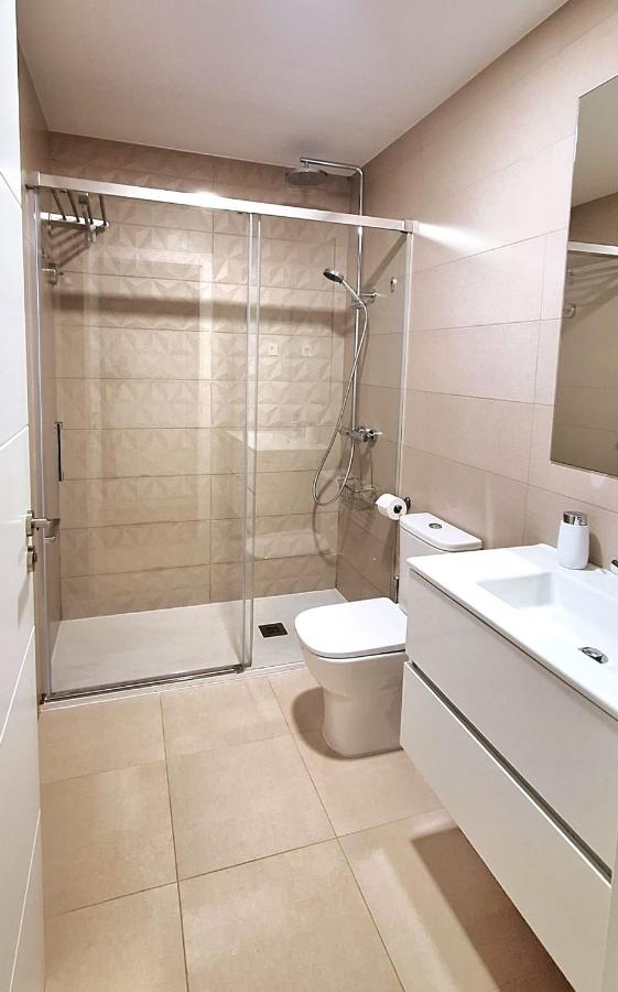 Modern Apt - Rooftop Pool Parking & Beach - 5