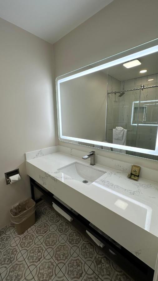 Costa Mesa Inn - Newport Beach Area — photo 16