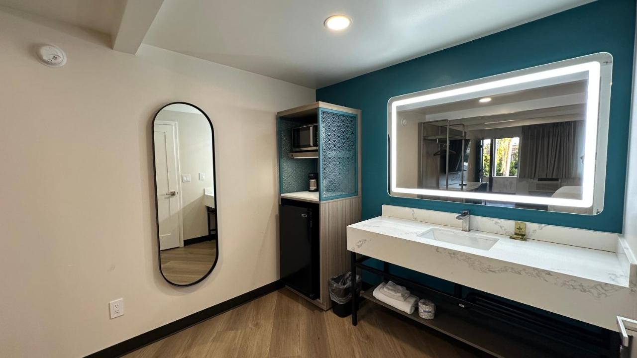 Costa Mesa Inn - Newport Beach Area — photo 3