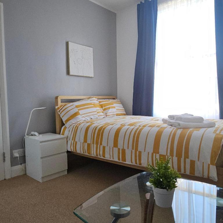 Central London Stay for 3 - 3