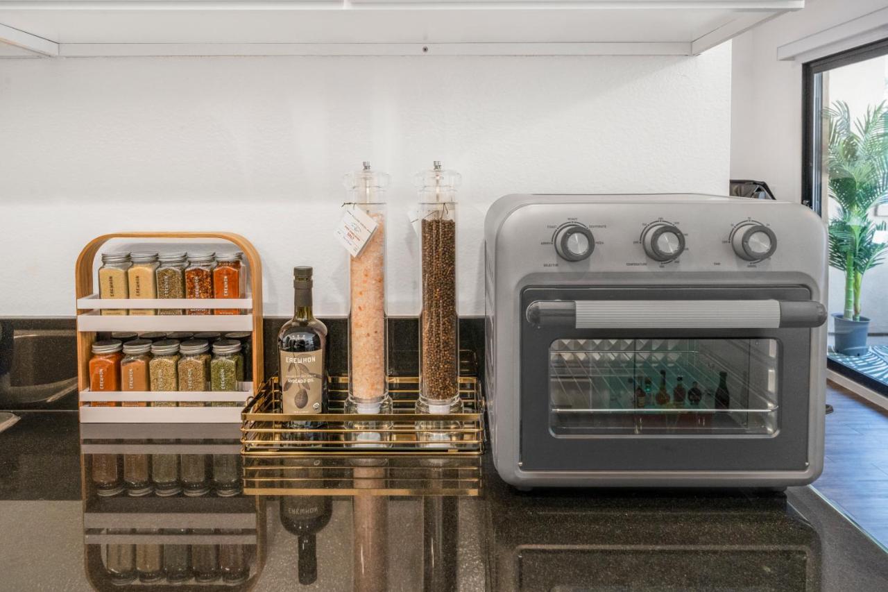 Luxury Pool View Spa Suite-Massage Chair-Steam Sauna-Welcome Champagne ! - 5